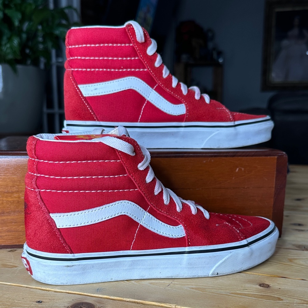 Vans White and Red High-Top Sneakers Men’s Sz 5.5 Women’s Sz 7